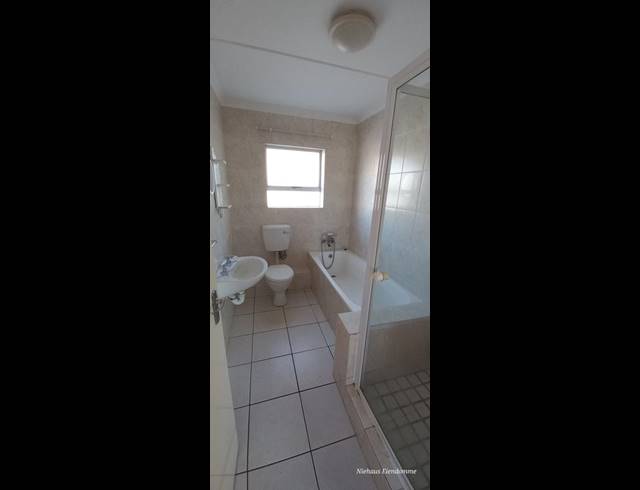 2 BEDROOM PROPERTY TO RENT IN GULDENLAND